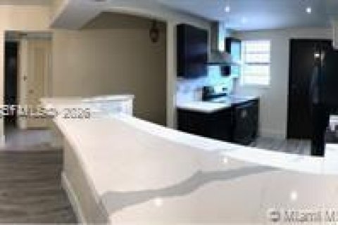 Condo in Miami, Florida, 2 bedrooms  № 2052208 - photo 5