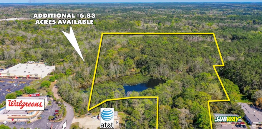 Commercial property in De Funiak Springs, Florida № 560142