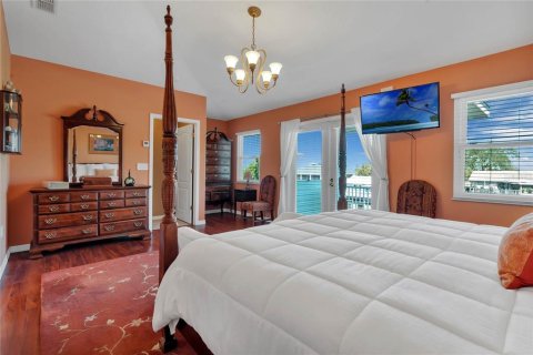 House in Hernando Beach, Florida 3 bedrooms, 227.05 sq.m. № 1522695 - photo 21