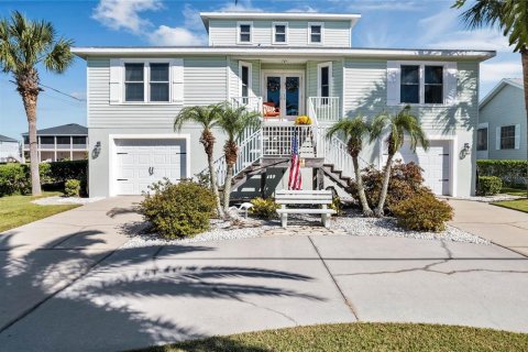 Casa en venta en Hernando Beach, Florida, 3 dormitorios, 227.05 m2 № 1522695 - foto 1