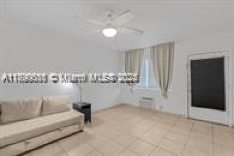 Condominio en venta en Miami Beach, Florida, 37.16 m2 № 1939083 - foto 3