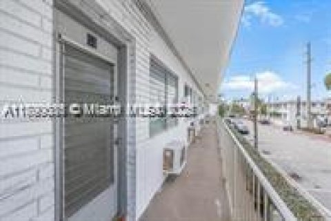 Estudio en el Condominio en Miami Beach, Florida  № 1939083
