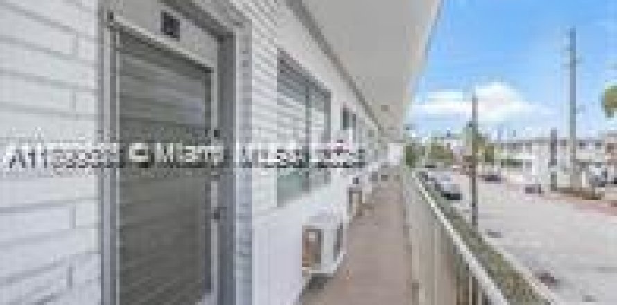 Estudio en el Condominio en Miami Beach, Florida  № 1939083