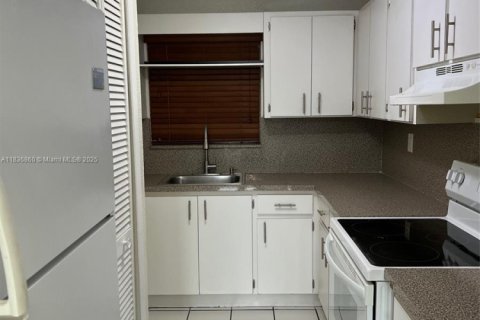 Купить кондоминиум в Хайалиа, Флорида 2 спальни, 78.97м2, № 1936613 - фото 8