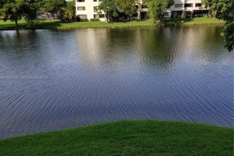 Купить кондоминиум в Майами, Флорида 2 спальни, 130.06м2, № 1986460 - фото 1