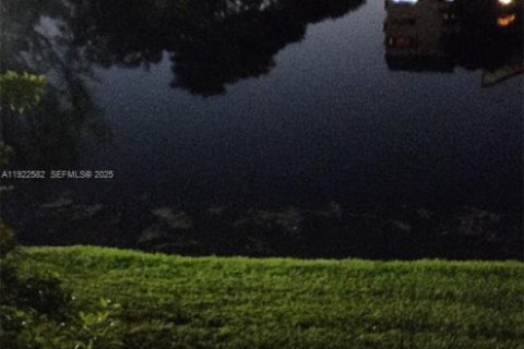 Купить кондоминиум в Майами, Флорида 2 спальни, 130.06м2, № 1986460 - фото 2