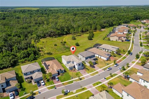 Casa en venta en Kissimmee, Florida, 5 dormitorios, 319.21 m2 № 2218885 - foto 5