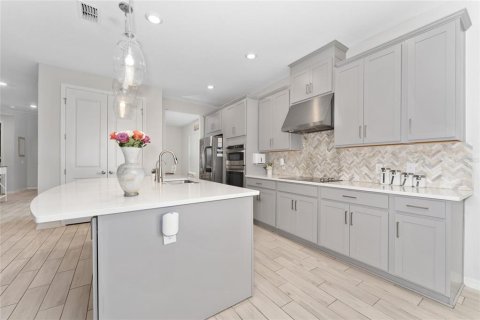 Casa en venta en Kissimmee, Florida, 5 dormitorios, 319.21 m2 № 2218885 - foto 18