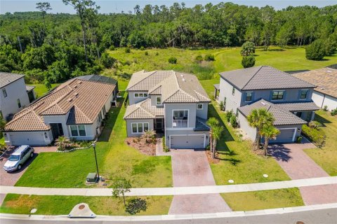 Casa en venta en Kissimmee, Florida, 5 dormitorios, 319.21 m2 № 2218885 - foto 4