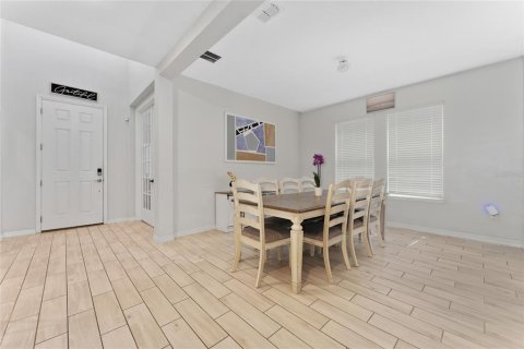 Casa en venta en Kissimmee, Florida, 5 dormitorios, 319.21 m2 № 2218885 - foto 14