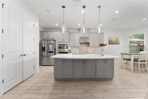 Casa en venta en Kissimmee, Florida, 5 dormitorios, 319.21 m2 № 2218885 - foto 17