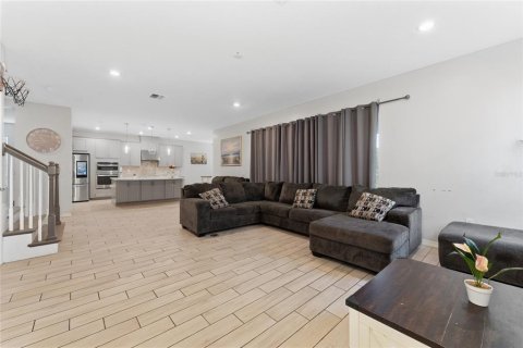 Casa en venta en Kissimmee, Florida, 5 dormitorios, 319.21 m2 № 2218885 - foto 26