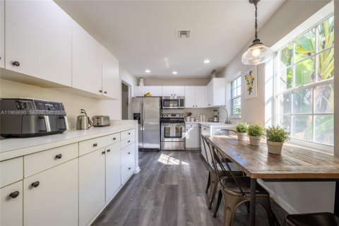 House in Wellington, Florida 3 bedrooms, 166.3 sq.m. № 2030493 - photo 10