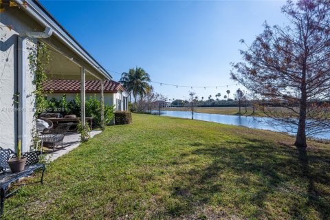 House in Wellington, Florida 3 bedrooms, 166.3 sq.m. № 2030493 - photo 23