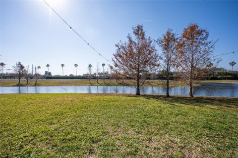 House in Wellington, Florida 3 bedrooms, 166.3 sq.m. № 2030493 - photo 19