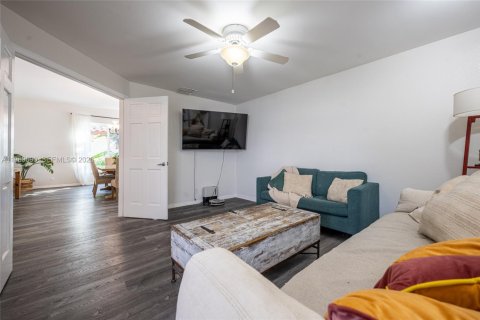 House in Wellington, Florida 3 bedrooms, 166.3 sq.m. № 2030493 - photo 16