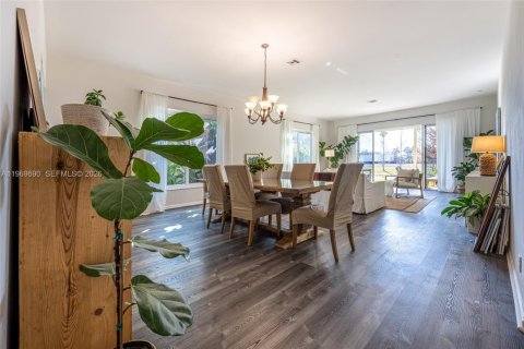 House in Wellington, Florida 3 bedrooms, 166.3 sq.m. № 2030493 - photo 2