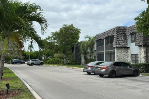Condo in Oakland Park, Florida, 1 bedroom  № 2068529 - photo 27