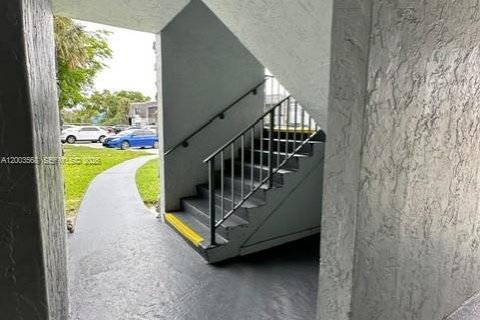 Condo in Oakland Park, Florida, 1 bedroom  № 2068529 - photo 30