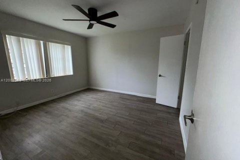 Condo in Oakland Park, Florida, 1 bedroom  № 2068529 - photo 16