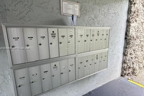 Condo in Oakland Park, Florida, 1 bedroom  № 2068529 - photo 26