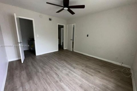 Condo in Oakland Park, Florida, 1 bedroom  № 2068529 - photo 14