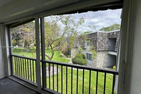 Condo in Oakland Park, Florida, 1 bedroom  № 2068529 - photo 22