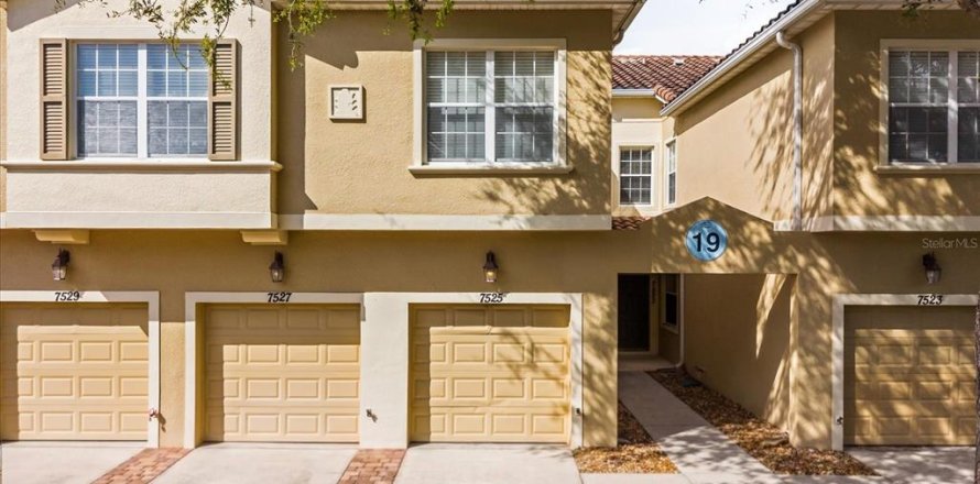 Adosado en Kissimmee, Florida 3 dormitorios, 167.97 m2 № 2214596