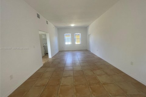 Casa en alquiler en Miami, Florida, 2 dormitorios, 211.82 m2 № 2080510 - foto 10