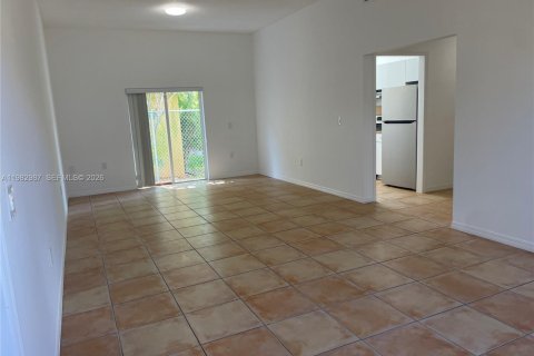 Casa en alquiler en Miami, Florida, 2 dormitorios, 211.82 m2 № 2080510 - foto 6