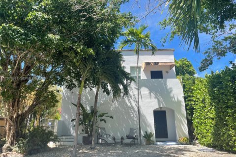 Casa en Miami, Florida 2 dormitorios, 211.82 m2 № 2080510