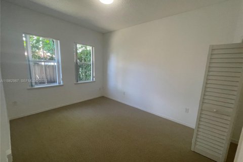 Casa en alquiler en Miami, Florida, 2 dormitorios, 211.82 m2 № 2080510 - foto 26