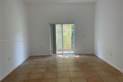 Casa en alquiler en Miami, Florida, 2 dormitorios, 211.82 m2 № 2080510 - foto 8