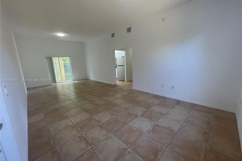 Casa en alquiler en Miami, Florida, 2 dormitorios, 211.82 m2 № 2080510 - foto 7
