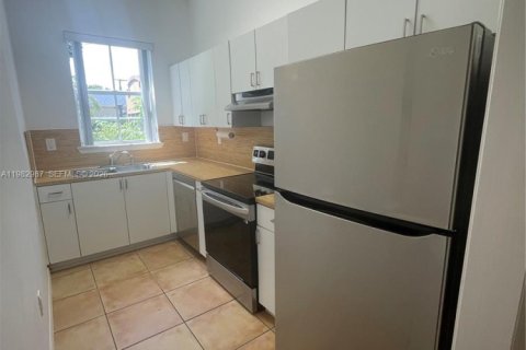 Casa en alquiler en Miami, Florida, 2 dormitorios, 211.82 m2 № 2080510 - foto 13