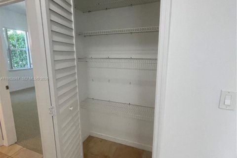 Casa en alquiler en Miami, Florida, 2 dormitorios, 211.82 m2 № 2080510 - foto 20