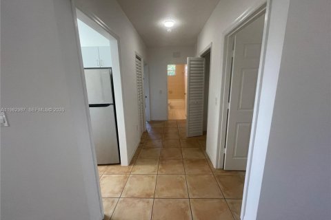 Casa en alquiler en Miami, Florida, 2 dormitorios, 211.82 m2 № 2080510 - foto 12