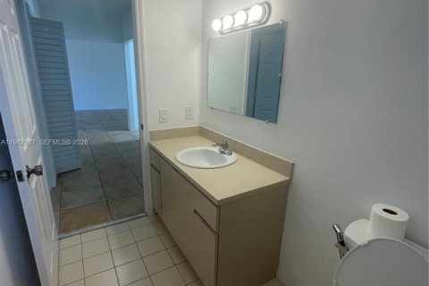 Casa en alquiler en Miami, Florida, 2 dormitorios, 211.82 m2 № 2080510 - foto 23