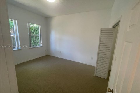Casa en alquiler en Miami, Florida, 2 dormitorios, 211.82 m2 № 2080510 - foto 25