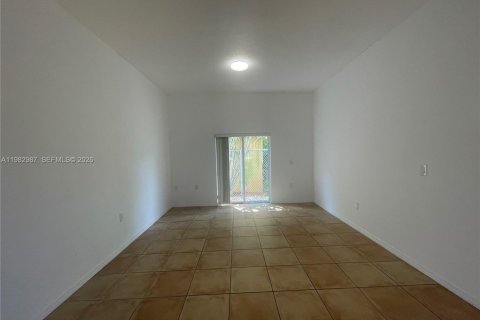 Casa en alquiler en Miami, Florida, 2 dormitorios, 211.82 m2 № 2080510 - foto 9