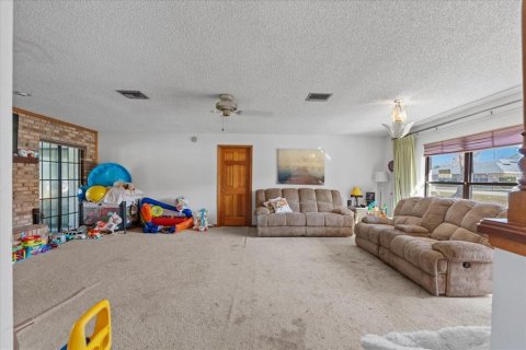 Villa ou maison à vendre à Deltona, Floride: 3 chambres, 196.86 m2 № 2108743 - photo 9