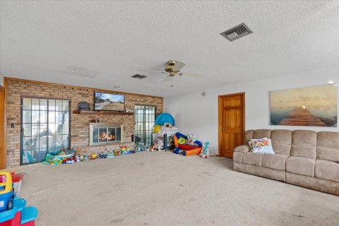Villa ou maison à vendre à Deltona, Floride: 3 chambres, 196.86 m2 № 2108743 - photo 2