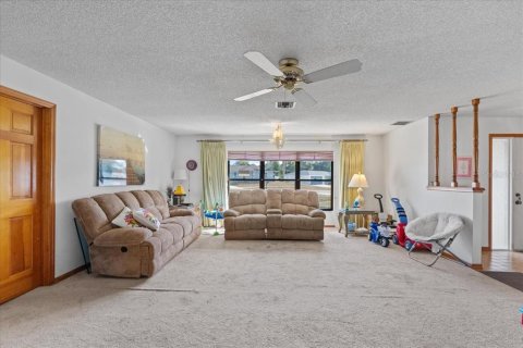 Villa ou maison à vendre à Deltona, Floride: 3 chambres, 196.86 m2 № 2108743 - photo 10