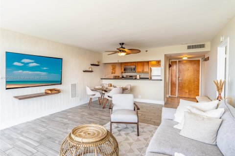 Copropriété à vendre à North Bay Village, Floride: 2 chambres, 95.69 m2 № 1868702 - photo 20