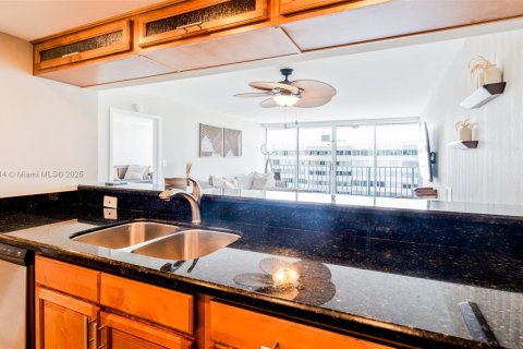 Copropriété à vendre à North Bay Village, Floride: 2 chambres, 95.69 m2 № 1868702 - photo 15