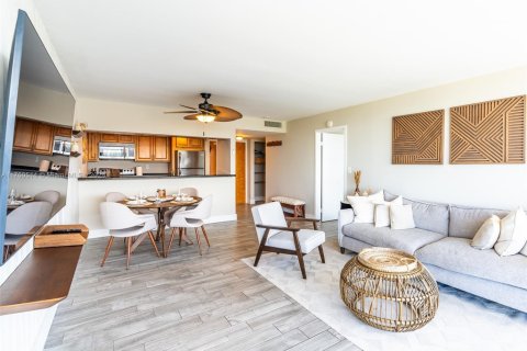 Copropriété à vendre à North Bay Village, Floride: 2 chambres, 95.69 m2 № 1868702 - photo 1