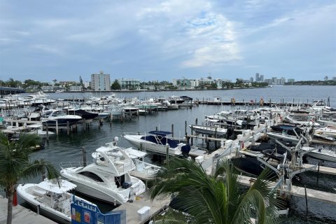 Copropriété à vendre à North Bay Village, Floride: 2 chambres, 95.69 m2 № 1868702 - photo 8