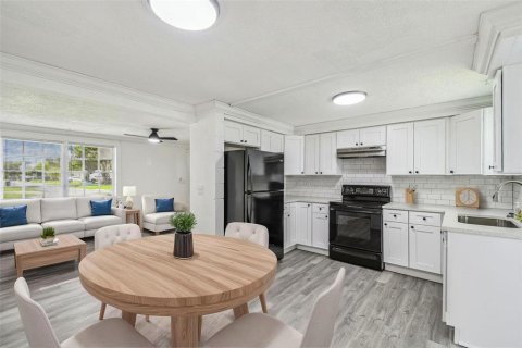 House in Holiday, Florida 4 bedrooms, 135.27 sq.m. № 1813616 - photo 7