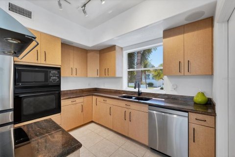 Villa ou maison à vendre à Sarasota, Floride: 3 chambres, 265.51 m2 № 1791800 - photo 12