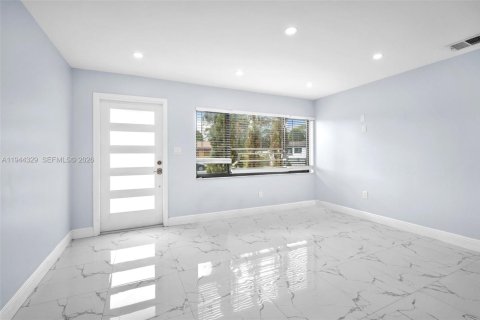 Casa en venta en Miami Gardens, Florida, 3 dormitorios, 115.76 m2 № 2002269 - foto 3